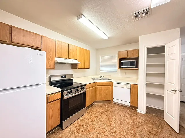11703 Capotillo St #1A — Photo 4