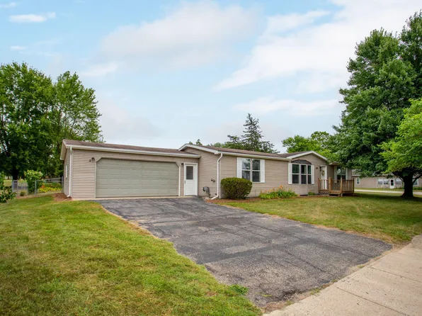 633 S Main St, Lawton, MI 49065