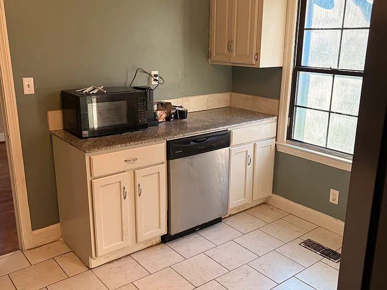 128 Orange St — Photo 13