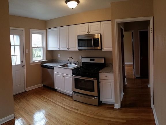 3rd image of 8226 Montreal Dr