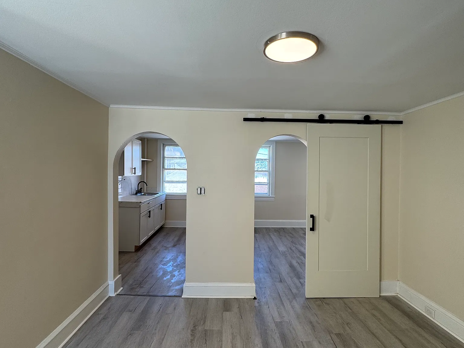 1 bed, 600 sqft, $1,050 — Photo 3