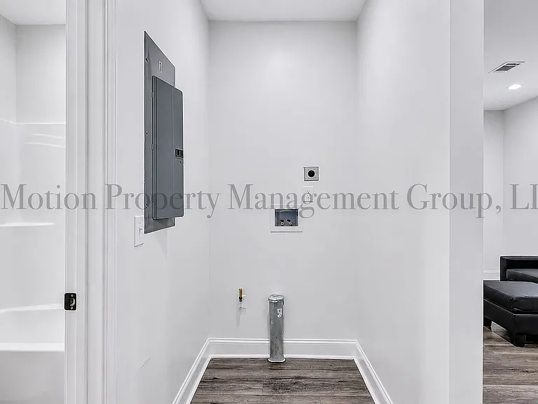 702 Carmen Ave — Photo 9