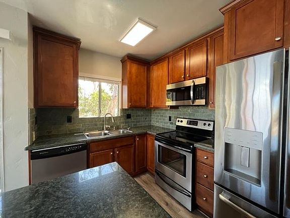 4th image of 2015 Robinson Ave #14
