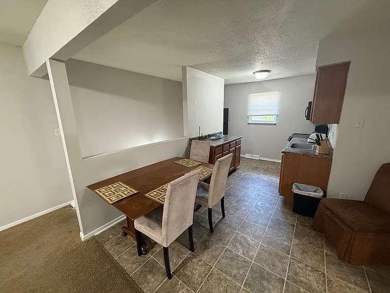 205 Wheaton Ct — Photo 6