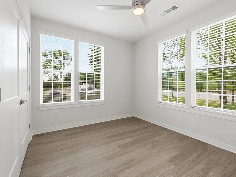 The Warwick at Foundry Creek — Photo 9