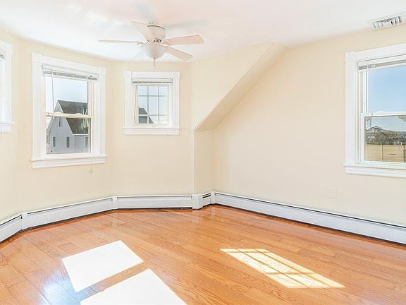 4th image of 436 Simpson Ave