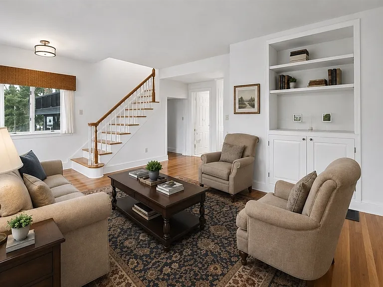 153 G St — Photo 2