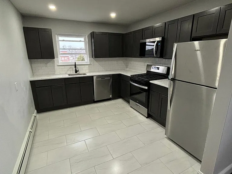 Karl Place Apartments — Photo 31