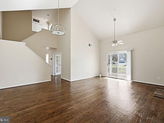 3rd image of 1003 Spring Valley Ct
