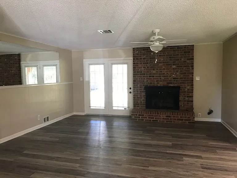 2504 Kenmore St — Photo 3