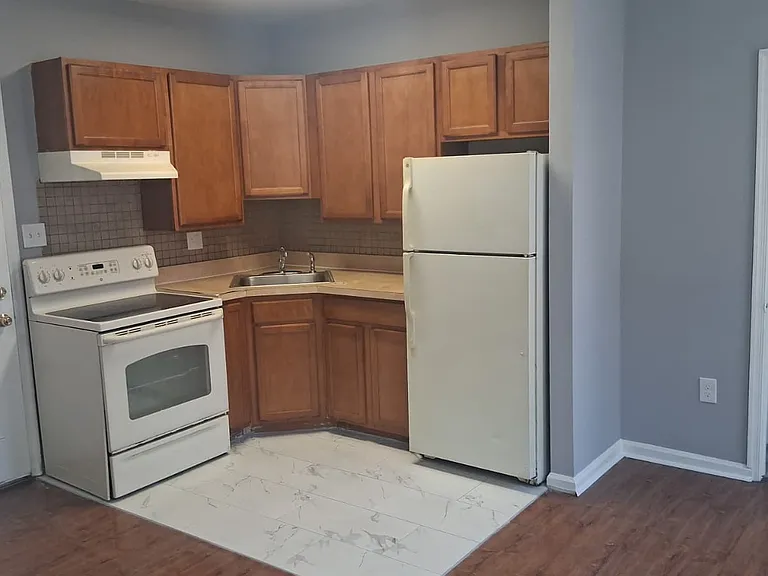 230 E Sharpnack St #3 — Photo 1