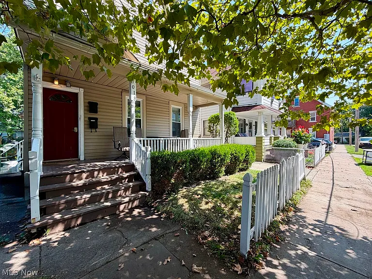 1018 Auburn Ave #DOWN — Photo 1