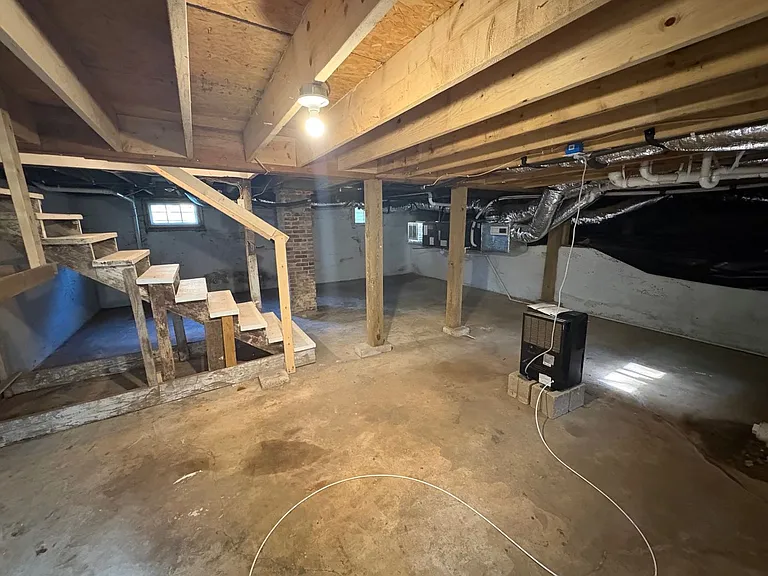 812 W Pershing St — Photo 18