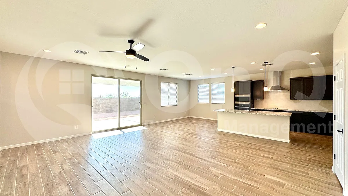 4 bed, 3.0 bath, 2349 sqft, $2,499 — Photo 2