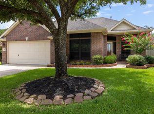 401 Serenity Dr, Dickinson, TX 77539