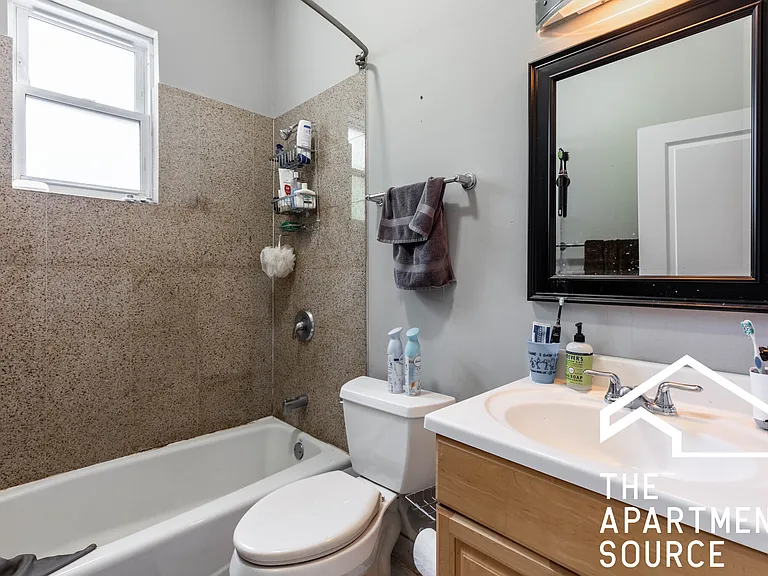 1314 W Roscoe St #2 — Photo 13