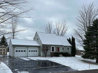39 Hunting Ridge Ln, Milton, VT 05468