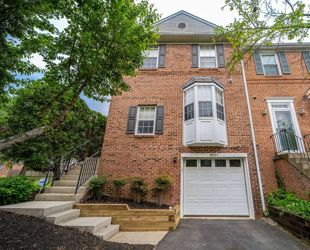 Building Photo - 8501 Blue Bird Woods Ct