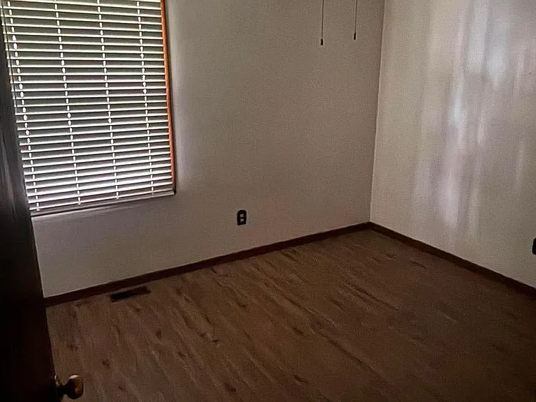 2513 Strickland Dr — Photo 4