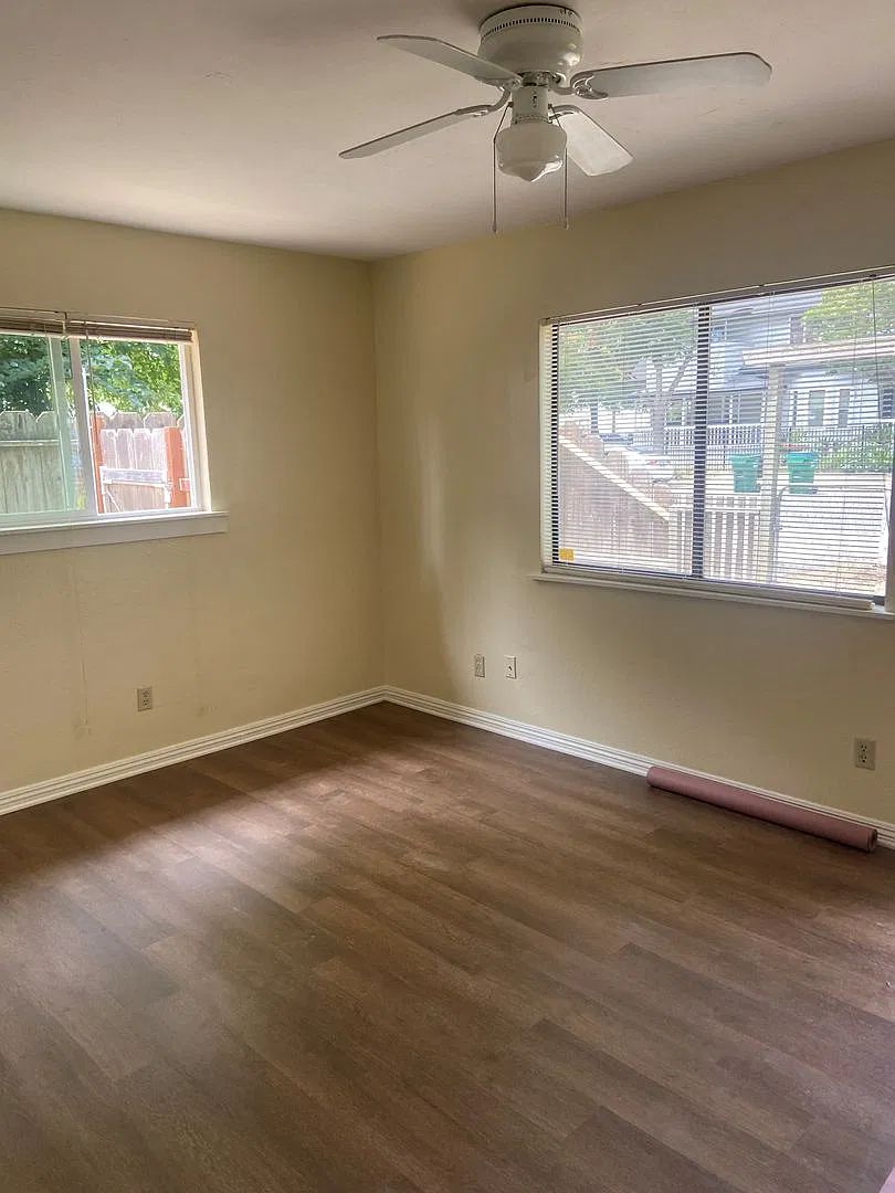 Cute 1 bed 1 bath duplex — Photo 1