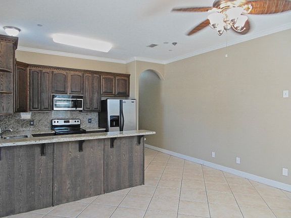 4th image of 200 Esperanza St