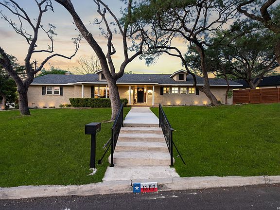 3rd image of 1307 MOUNT VIEJA DR