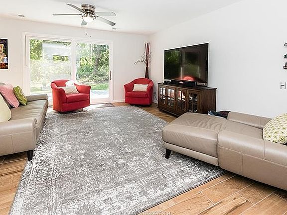 4th image of 6 Honeysuckle Ct