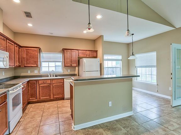 5th image of 54 Churchill Dr