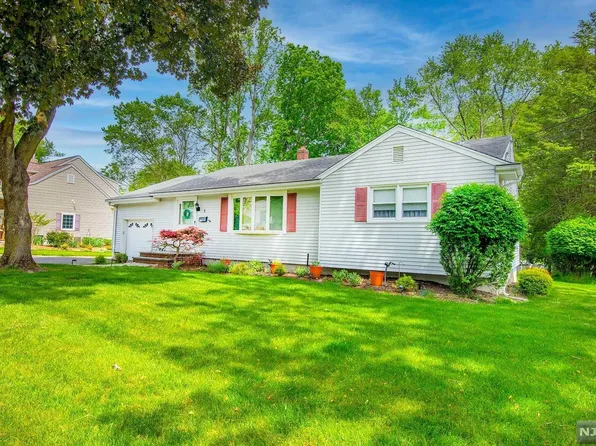 9 Harding Ct, Park Ridge, NJ 07656