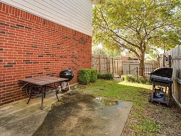 4th image of 3905 Granby Ln