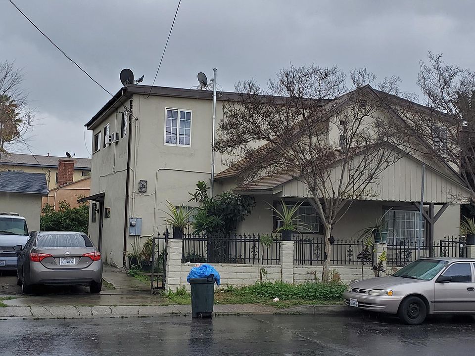 1st image of 11461 Oxnard St