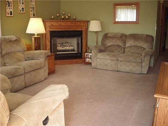 2nd image of 126 Vineyard Dr