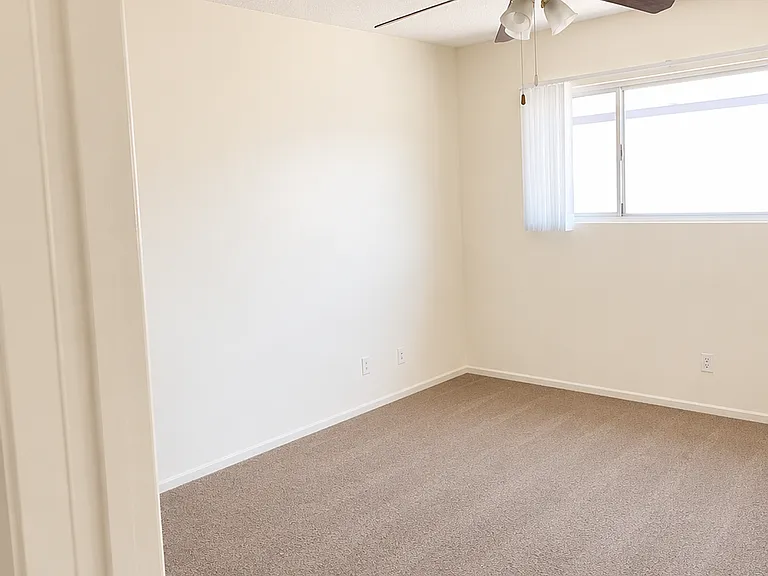 1020 Carob Way — Photo 8
