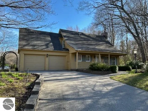 4722 Kingswood Ln, Oscoda, MI 48750