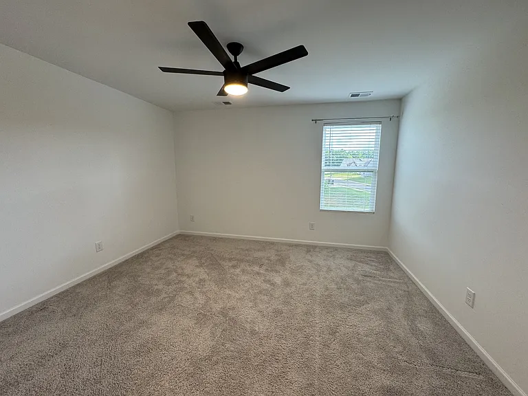 213 Charlie Pl — Photo 9