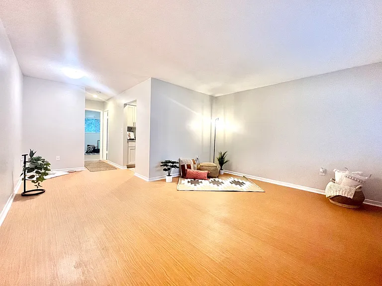 1700 Van Ness St — Photo 20