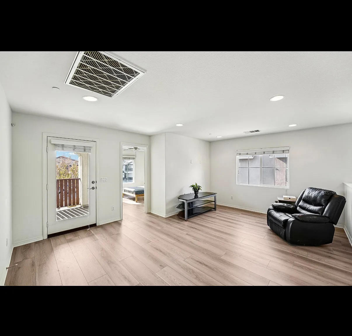 4 bed, 2676 sqft, $4,000 — Photo 4