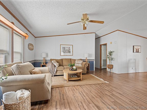 4th image of 929 Buck Skin Rd