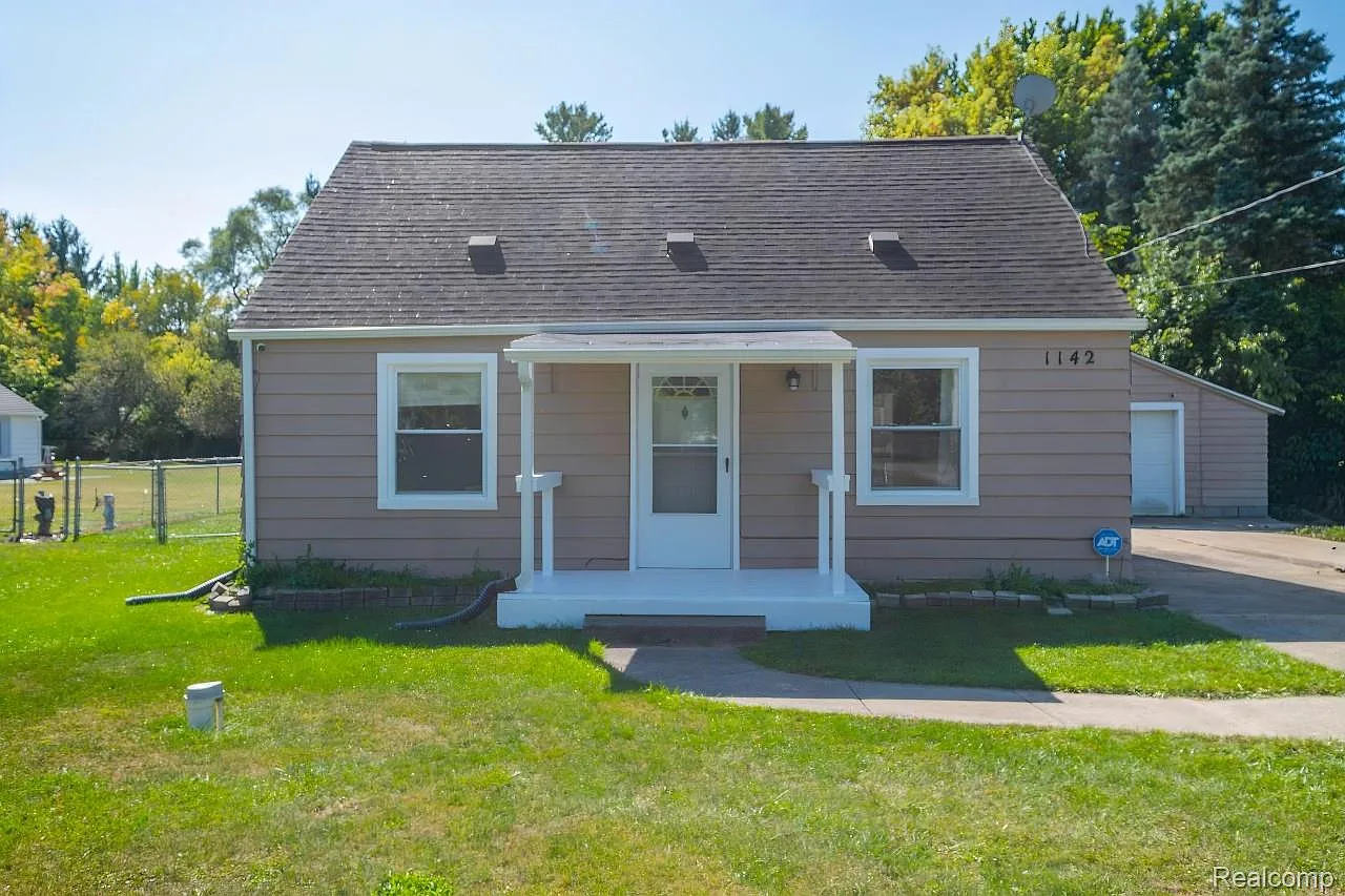 1142 Linus St photo 1