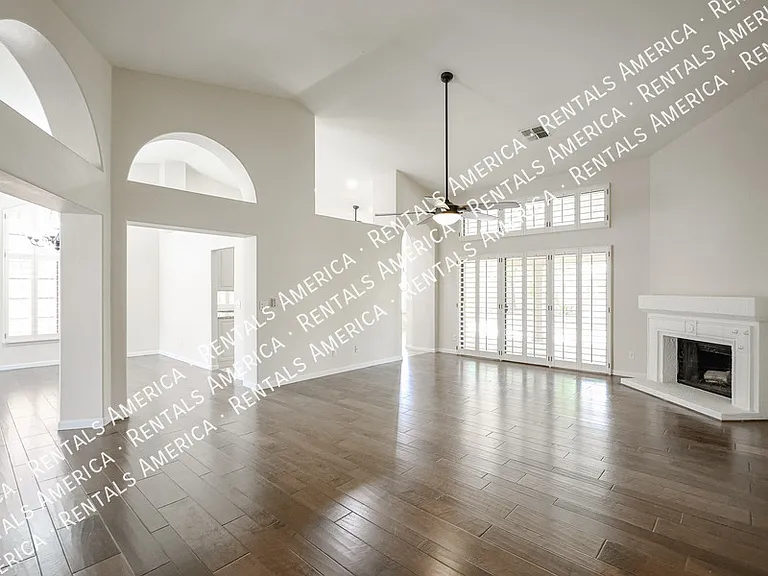 1635 W Wisteria Dr — Photo 14