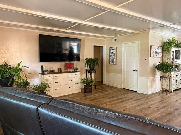 4th image of 835 S Thompson Pl