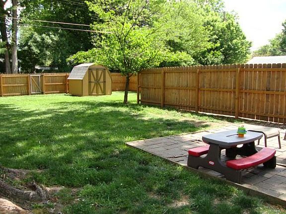 Exterior Rear Yard and Fence