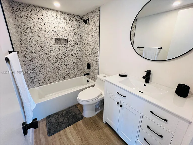 1900 Meridian Ave #306 — Photo 18
