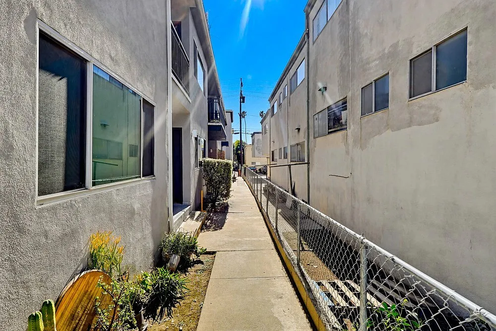 12th Street — Photo 4