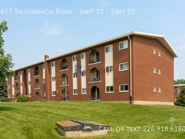 627 Silverbirch Rd #10, Waterloo, ON N2L 4R4