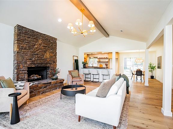 5th image of 2209 E Golden Oaks Dr