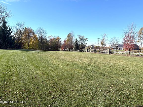 3rd image of 5716 Hamptons Dr