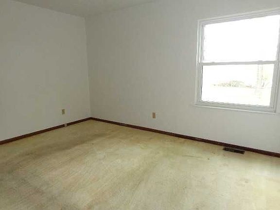 4th image of 230 8th Ave