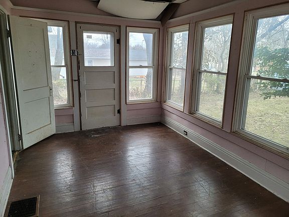 5th image of 203 W Lindell St