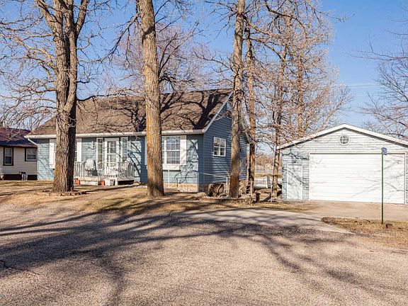 3rd image of 30588 Edgewater Dr